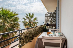 Apt With Balcony With Beach Vue